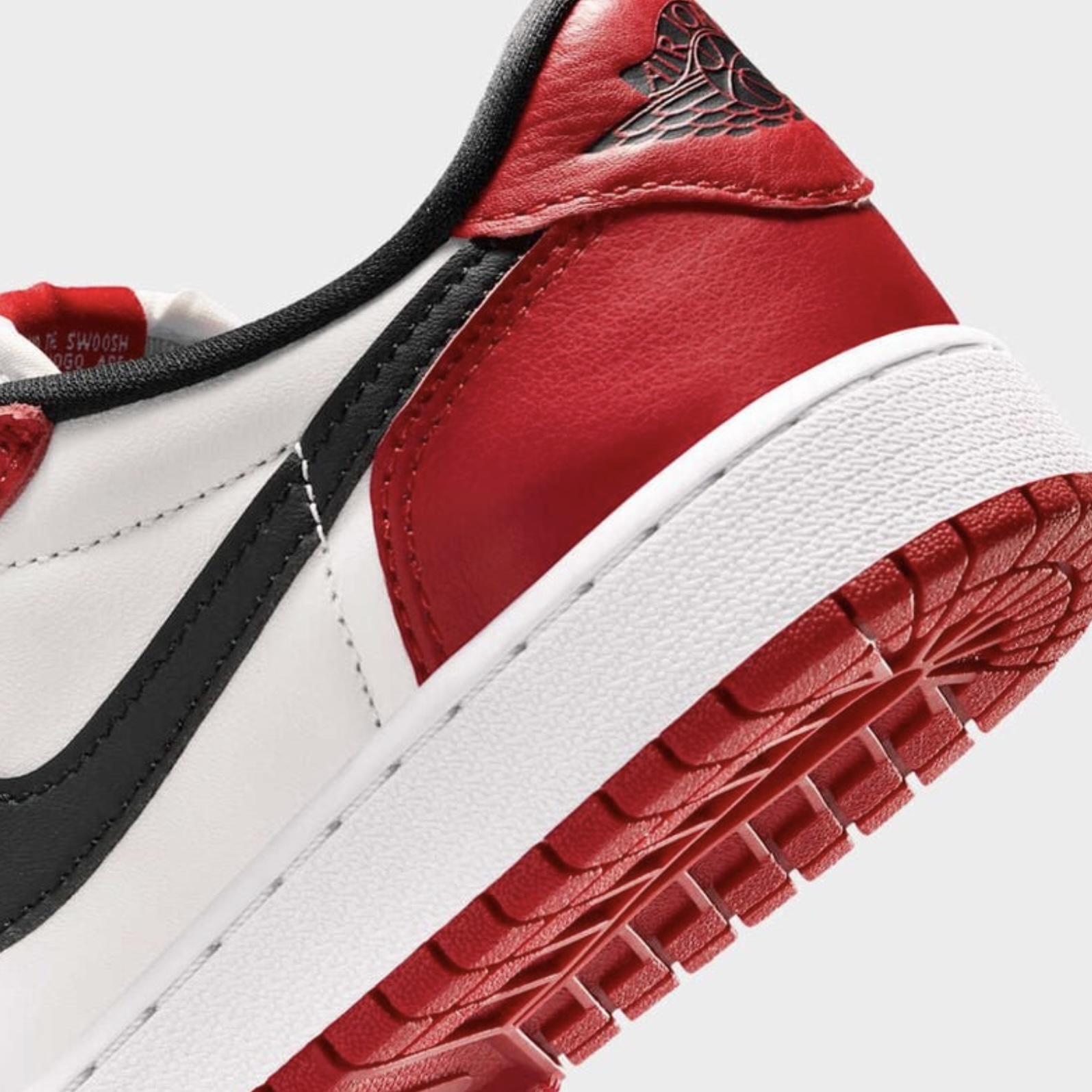 Air Jordan 1 Retro Low OG "Chicago"